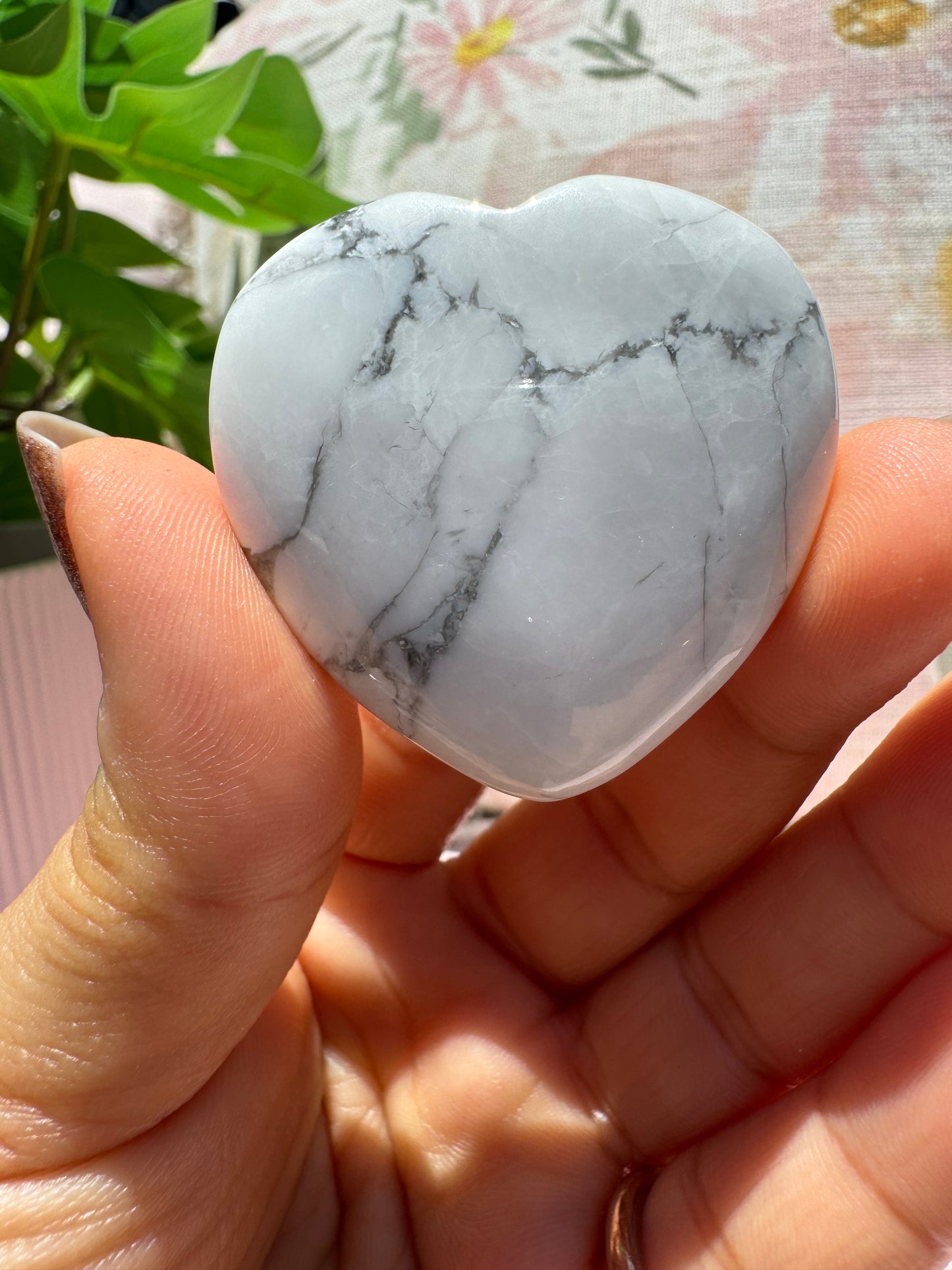 WHITE HOWLITE HEART