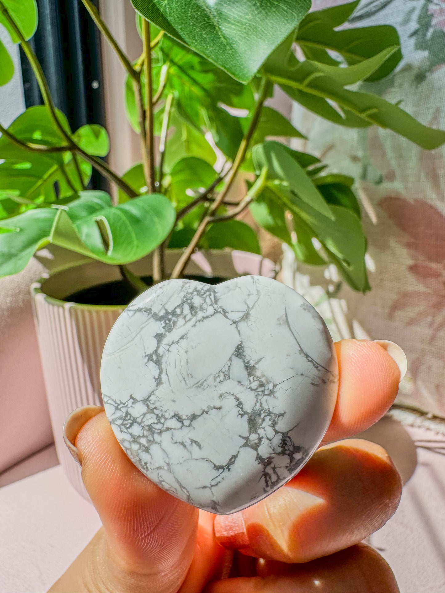 WHITE HOWLITE PALM CRYSTAL