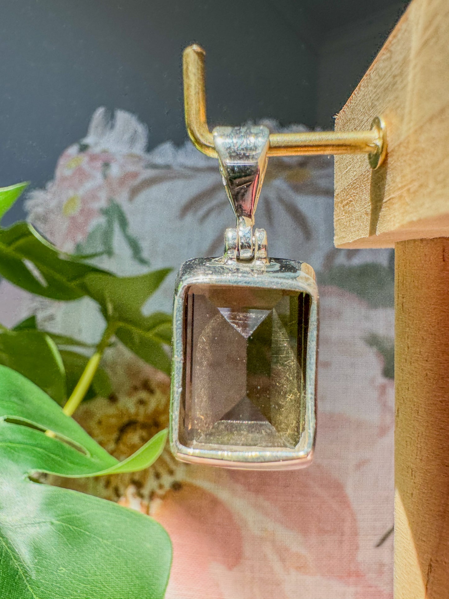 SMOKEY QUARTZ PENDANT