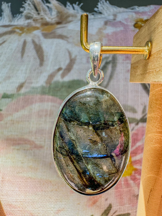 LABRADORITE PENDANT